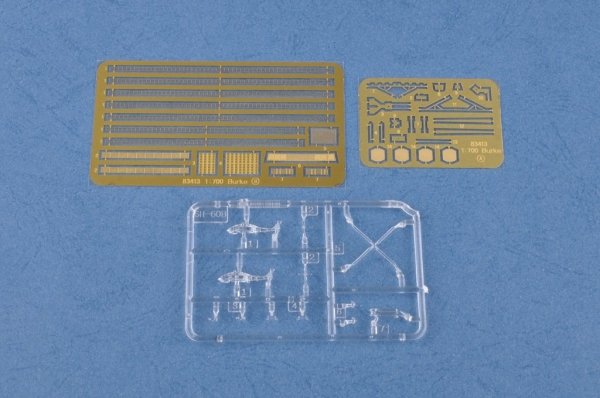 Hobby Boss 83413 USS Momsen DDG-92 1/700