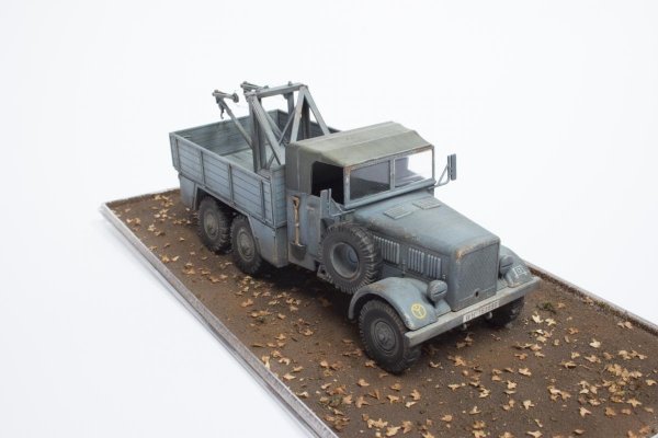 IBG 35006 Einheitsdiesel with Bilstein recovery crane 1/35