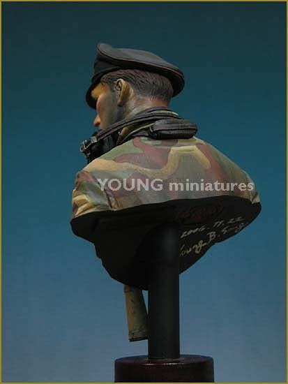 Young Miniatures YM1805 SS Panzer Officer Normandie 1944 1/10