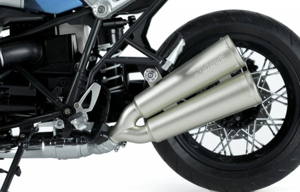 Meng Model MT-003t BMW R nineT Option 719 Mars Red/ Cosmic Blue (pre-coloured) 1/9