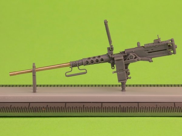 Master GM-35-069 Browning M2HB .50 cal (12,7mm) - karabin maszynowy z mocowaniem czołgowym - wczesny okres II w.św. (kołyska D69820 z małą skrzynką amunicyjną D68375) 1/35