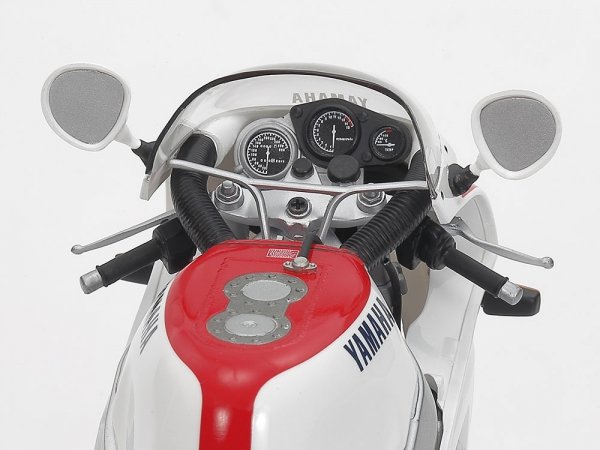 Tamiya 14058 Yamaha FZR750R (OW01) 1/12