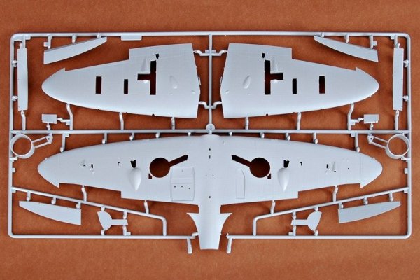 Trumpeter 02413 Spitfire MK.VI (1:24)