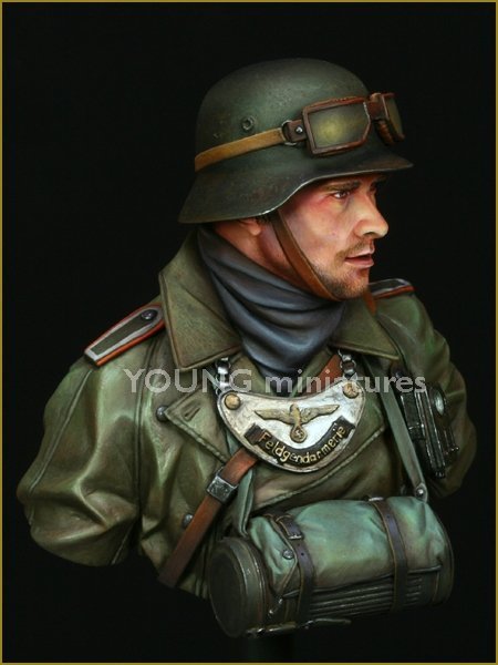 Young Miniatures YM1819 German Feldgendarmerie WWII 1/10