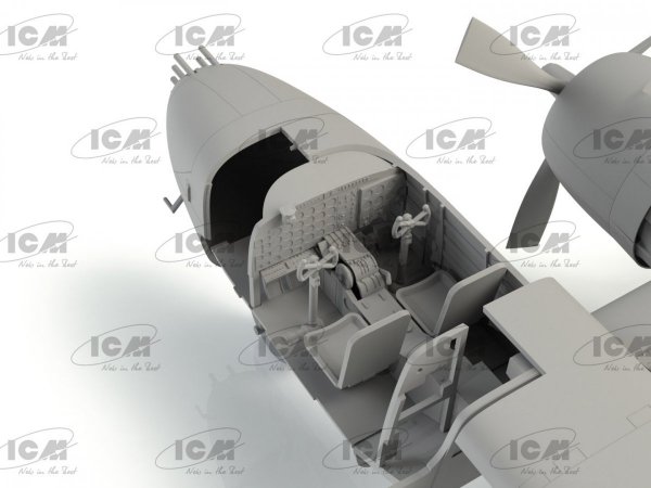 ICM 48280 B-26K with USAF Pilots &amp; Ground Personnel 1/48