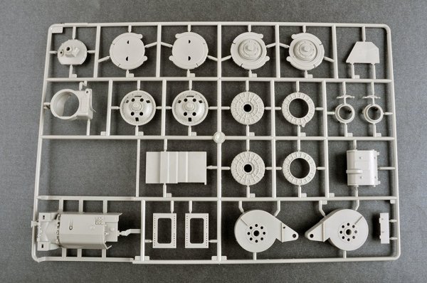 Trumpeter 00934 German Sd.Kfz 173 Jagdpanther Early Version 1/16