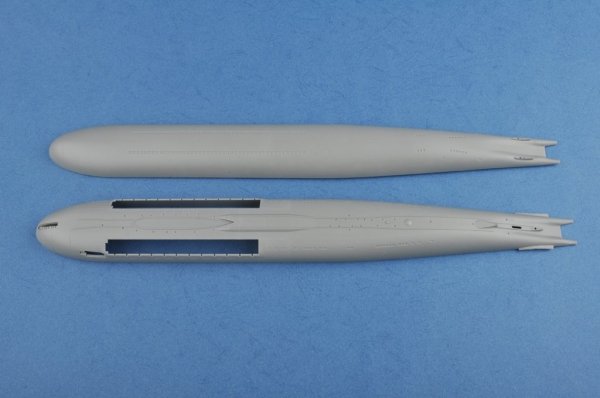 Hobby Boss 83521 Russian Navy SSGN Oscar II Class Kursk Cruise Missile Submarine (1:350)