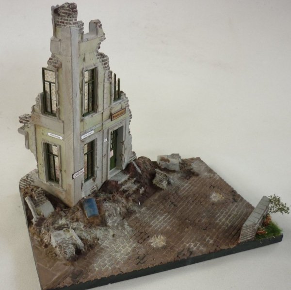 RT-Diorama 35252 Diorama-Base: Corner Ruin Berlin 1/35