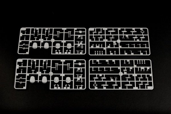 Trumpeter 05797 British battleship HMS Queen Elizabeth (1918) 1/700