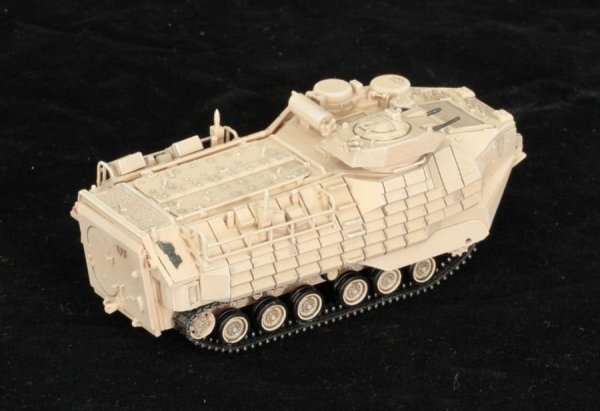 Dragon Armor 63019 AAVP-7A1 w/Enhanced Applique Armor Kit  1/72