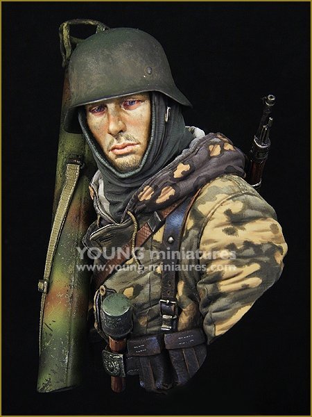 Young Miniatures YM1865 German Waffen SS with Panzerschreck 1/10