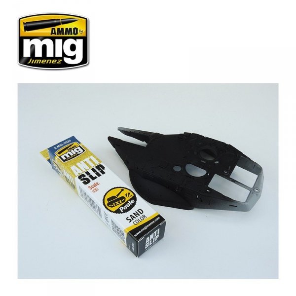 Ammo of Mig 2033 ANTI-SLIP PASTE - SAND COLOR FOR 1/35