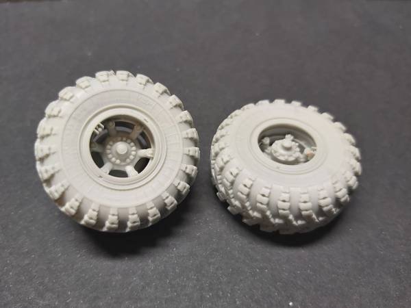 Panzer Art RE35-639 KRAZ-260&amp;6322 road wheels set 1/35