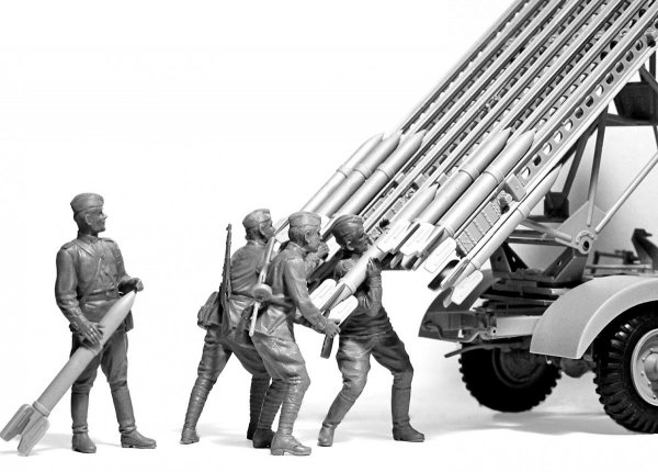 ICM 35648 WWII Soviet BM-13-16 MLRS Vehicle Crew 1/35