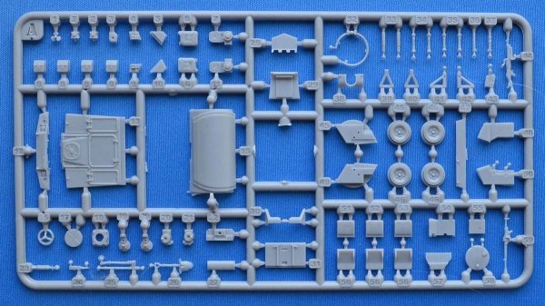 ACE 72420 VBL (Light Armored Vehicle) short chassie 7.62 MG 1/72