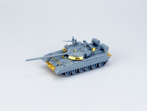 Modelcollect UA72028 T-80UD Main Battle Tank (1:72)