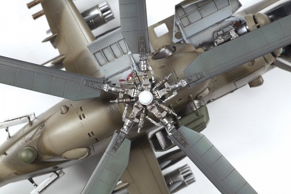 Zvezda 4823 Mi-24V/VP Soviet Attack Helicopter 1/48