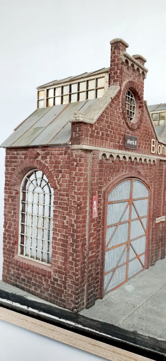 RT-Diorama 35285 Diorama-Base: &quot;Industrial Hangars&quot; 1/35