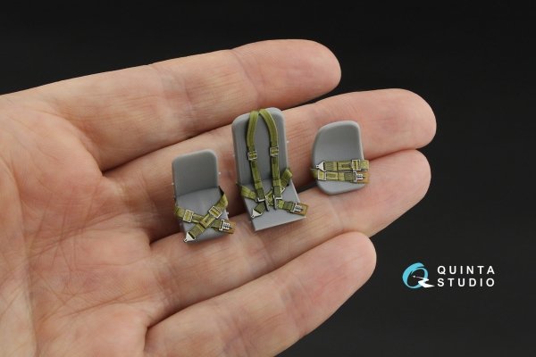 Quinta Studio QD+32250 A-26C Invader 3D-Printed &amp; coloured Interior on decal paper (Hobby Boss) (with 3D-printed resin parts) 1/32