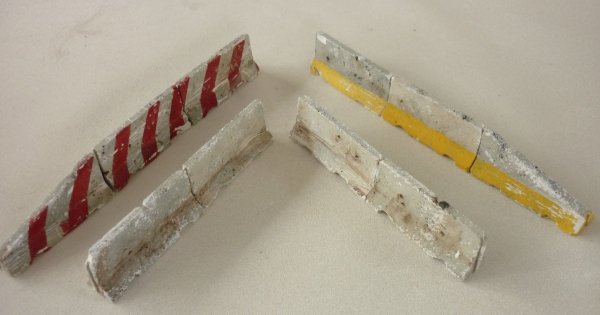 RT-Diorama 35266 Concrete barrier Set No.1 (10 pcs) 1/35