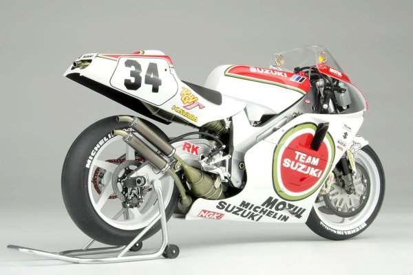 Beemax 13001 Suzuki RGV500 1993 World Champion 1/12