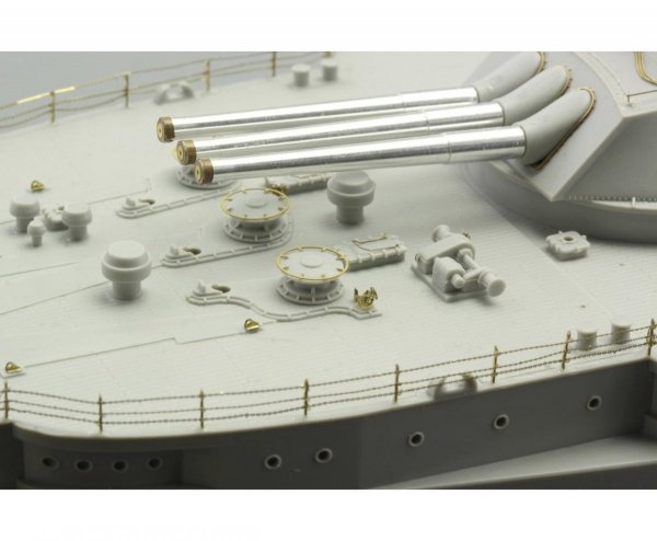 Eduard 53112 USS Arizona part 6 - superstructure TRUMPETER 1/200