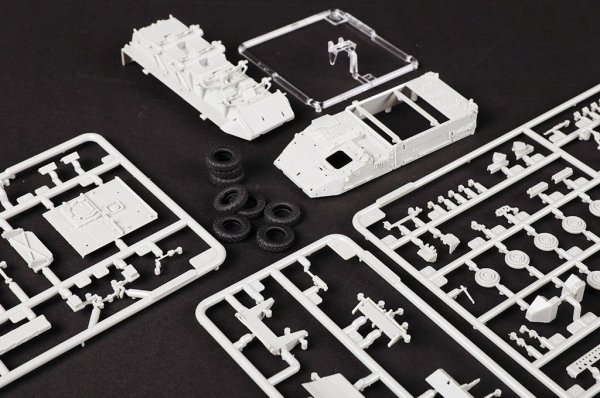 Trumpeter 07456 Stryker M1132 engineering vehicle with SOB engineering shovel 1/72