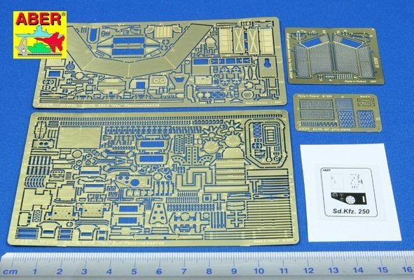 Aber 35075 Sd.Kfz.250/9 Neu 2cm Recon (DRA) (1:35)