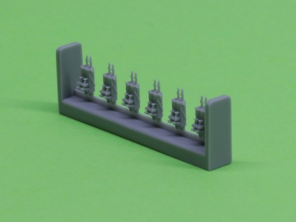 Master SM-350-092 USN 40 mm/56 Bofors twin mount ver.2 / with Mk-51 director - (resin, PE and turned parts) - (6pcs) 1:350