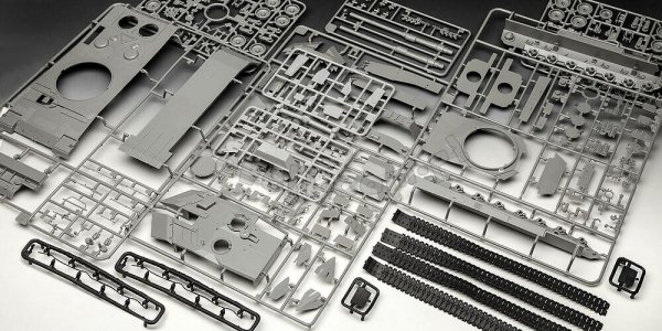 Revell 63342 Leopard 2 A6M+ Model Set 1/35