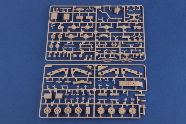 Hobby Boss 85513 Ukraine KrAZ-6446 Tractor with MAZ/ChMZAP-5247G semitrailer 1/35