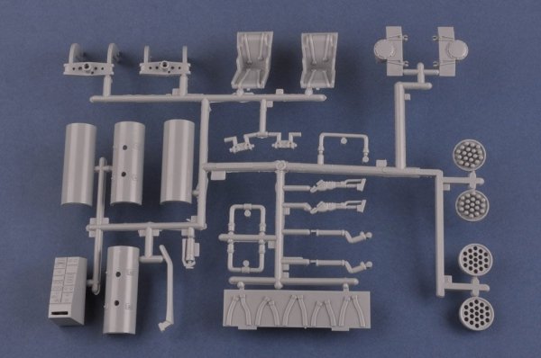 Hobby Boss 81807 UH-1 HUEY B/C 1/18