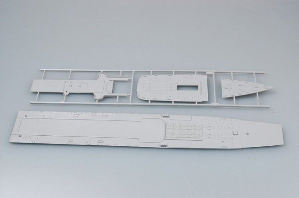 Trumpeter 04522 Russian Cruiser Pyotr Velikiy (1:350)