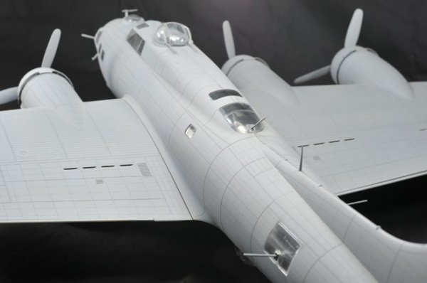 HK Models 01E04 B-17 Flying Fortress F and G (1:32)