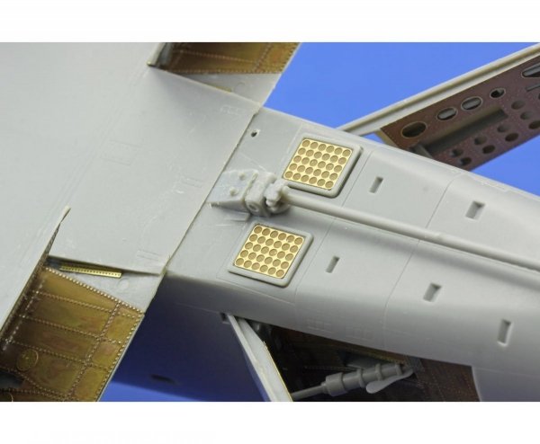 Eduard 32346 A-4F landing flaps 1/32 Trumpeter