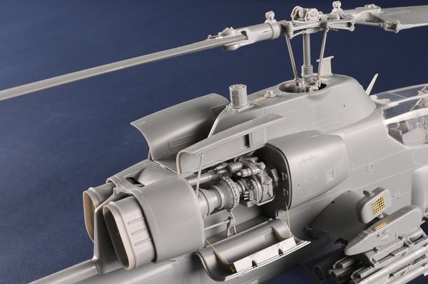 Trumpeter 05116U AH-1W Super Cobra  - USZKODZONE / DAMAGED 1/35