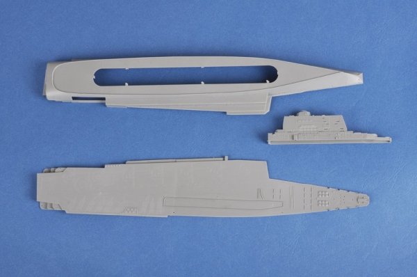 Hobby Boss 83416 Soviet Aircraft Carrier Baku 1/700