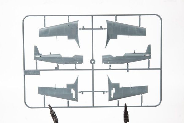 Eduard 84185 Z-526AFS Akrobat 1/48