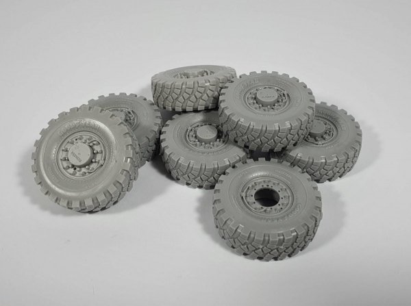Panzer Art RE35-745 MTVR M24 Road wheels (Goodyear) 1/35