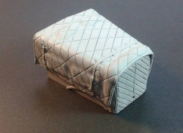 Panzer Art RE35-408 “Einheitsdiesel” engine deck with canvas cover 1/35