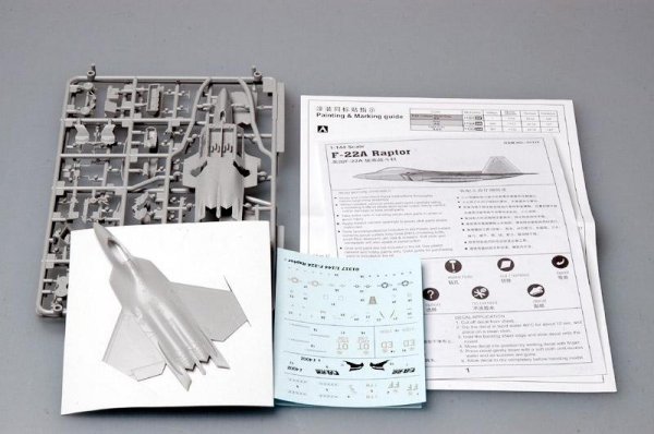 Trumpeter 01317 Lockheed F-22A Raptor 1/144