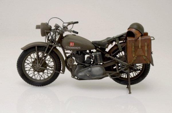 Italeri 7402 TRIUMPH 3HW