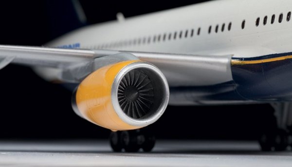 Zvezda 7032 Civil airliner Boeing 757-200 1/144
