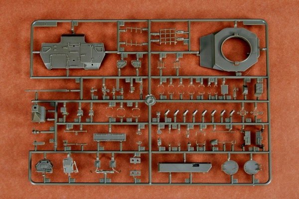 Trumpeter 00327 JGSDF Type 87 Reconnaissance Vehicle (1:35)