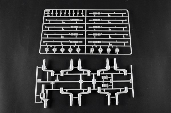 Trumpeter 00948 German Tiger II Heavy Tank - Porsche Turret Early Production 1/16