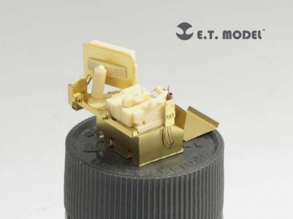 E.T. Model E35-078 US ARMY HUMVEE Blue Force Tracker &amp; SINCGAR Unit (For BRONCO Kit) (1:35)