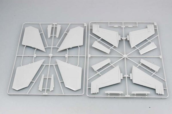 Trumpeter 03204 McDonnell Douglas F/A 18 E Hornet (1:32)
