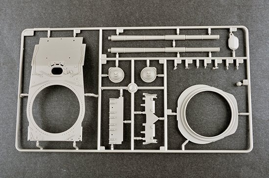 Trumpeter 09581 Russian T-80UD MBT - Early 1/35