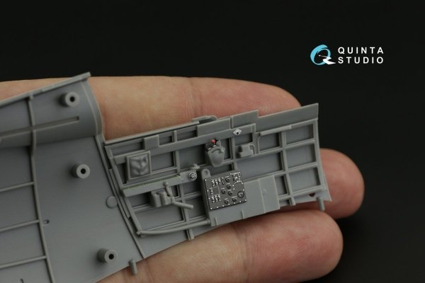 Quinta Studio QD32116 Hawk 81-A2 3D-Printed &amp; coloured Interior on decal paper (GWH) 1/32
