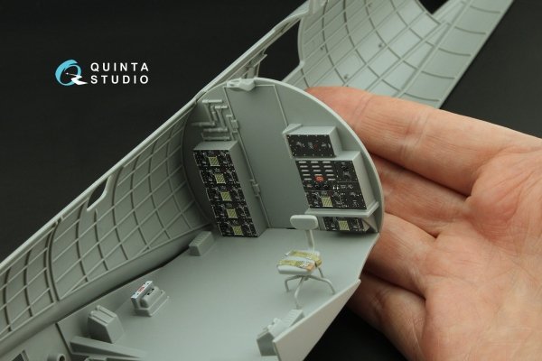 Quinta Studio QD32224 Boeing B-17G Radio operator's compartment. 3D-Printed coloured Interior on decal paper (HK models) 1/32